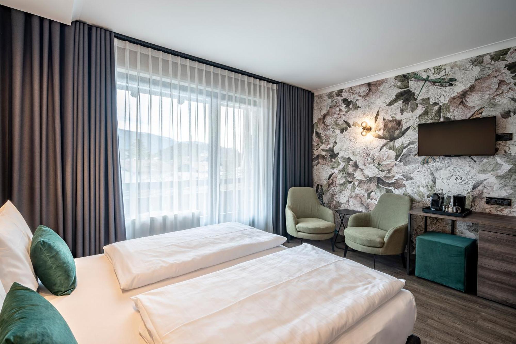 Tirolensis Hotel Tesimo Bagian luar foto