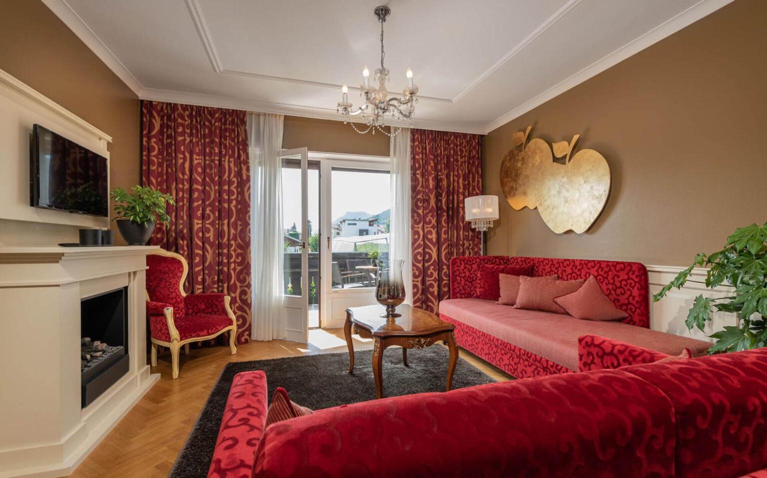 Tirolensis Hotel Tesimo Bagian luar foto